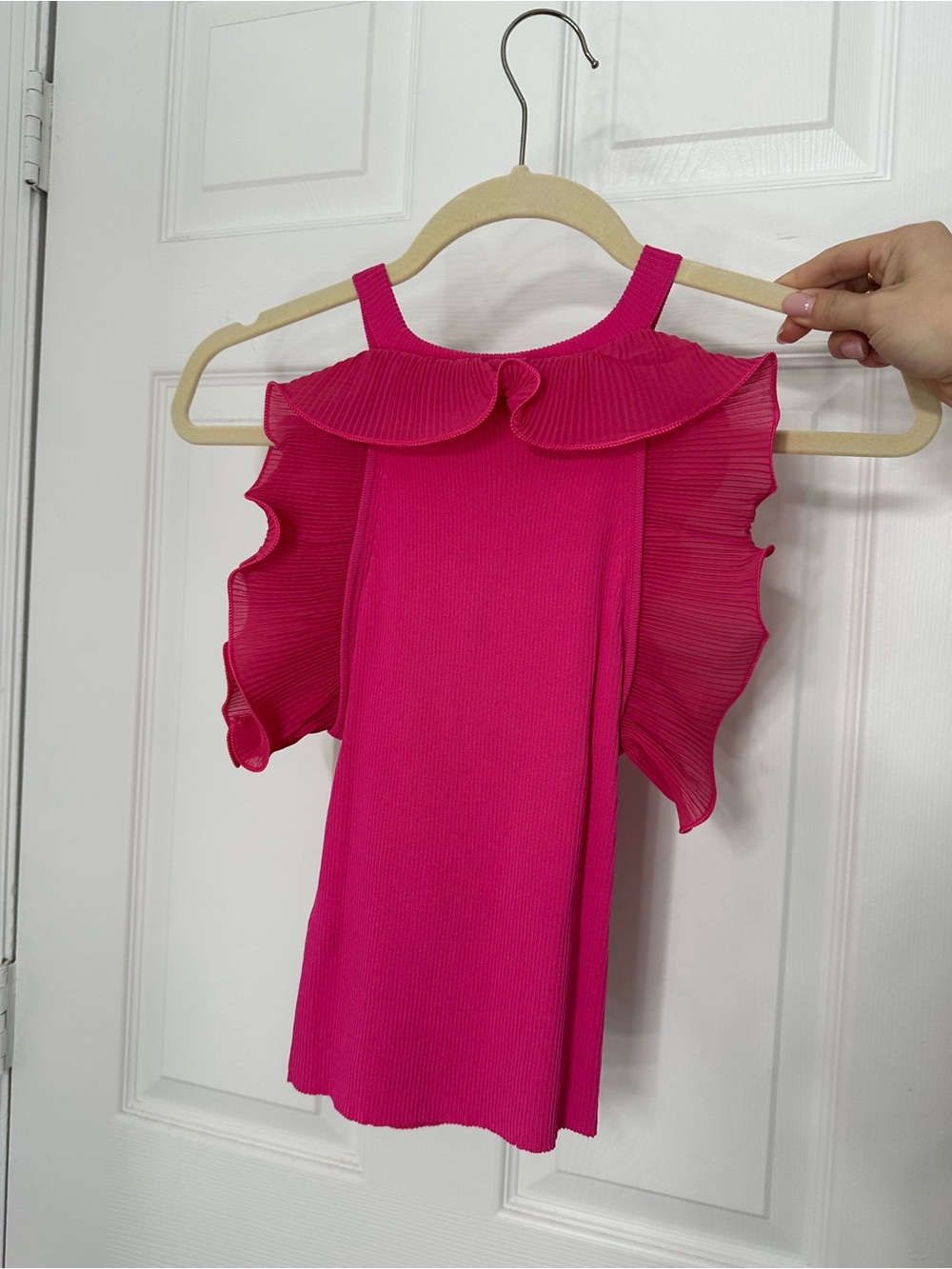 Zara Fuchsia Ruffle Cold-Shoulder Tank - Picture 4 of 4